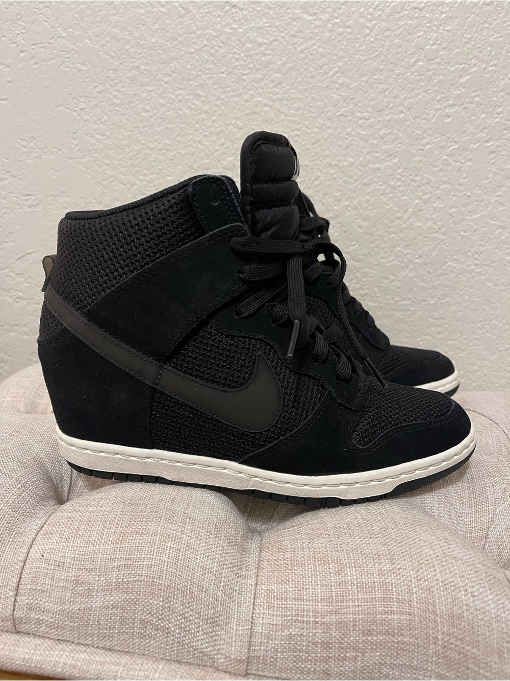 Nike Women's Black High-Top Wedge Sneaker Dunk Sky Hi Essential